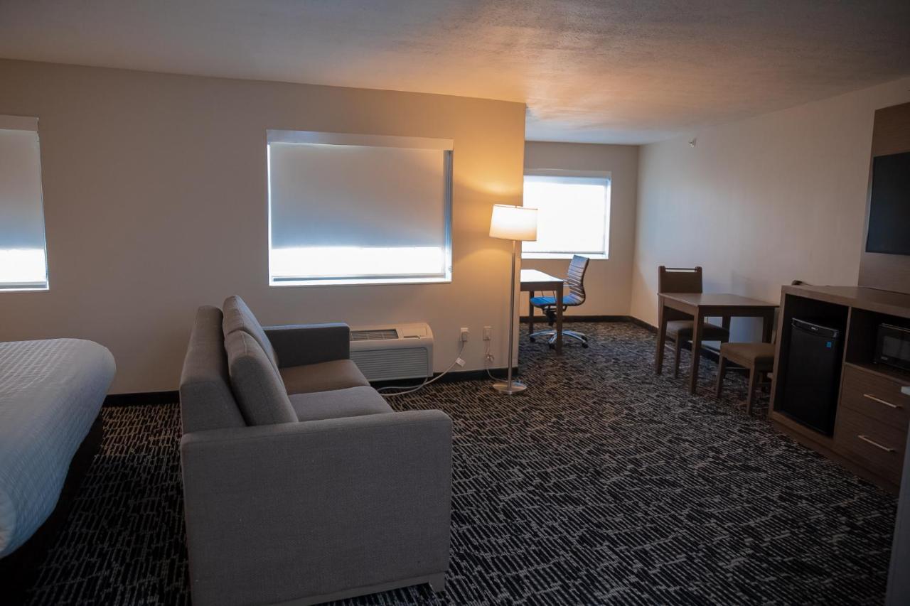 Clarion Pointe Indianapolis Airport Hotel Plainfield Bagian luar foto