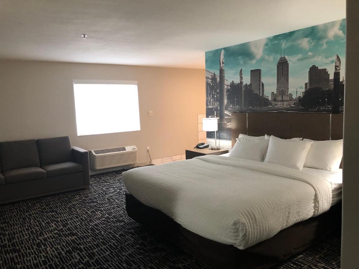 Clarion Pointe Indianapolis Airport Hotel Plainfield Bagian luar foto